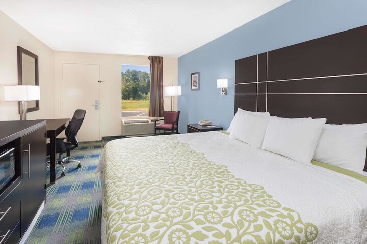 Room 4 of 18