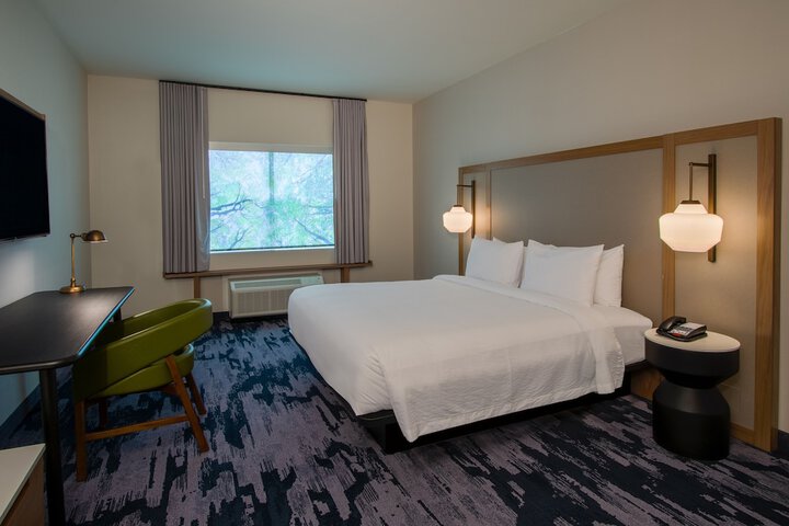 Room 21 of 38
