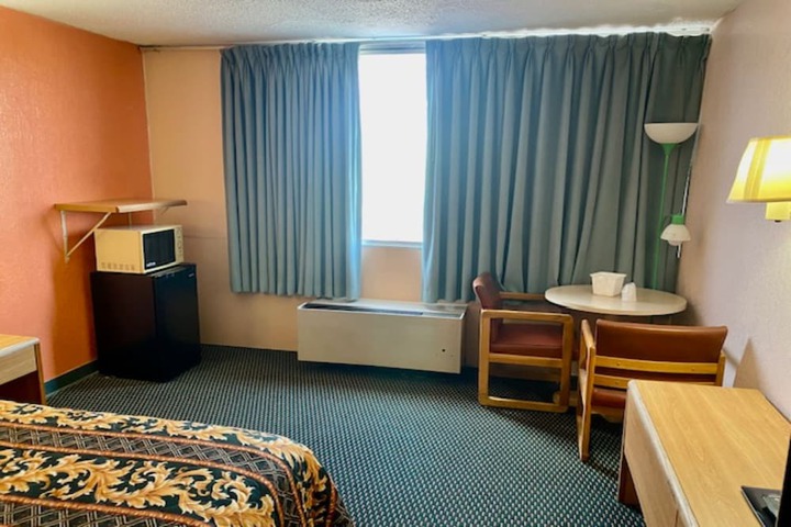Room 15 of 50
