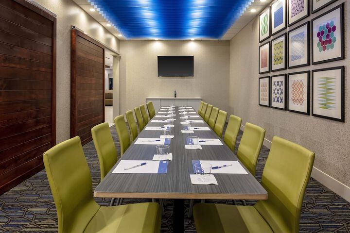 Holiday Inn Express & Suites Madison by IHG