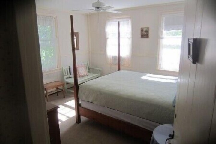 Room 10 of 27