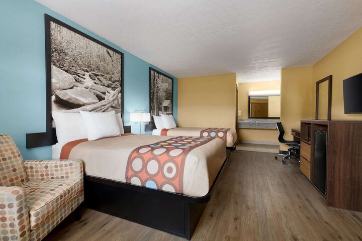 Room 10 of 37