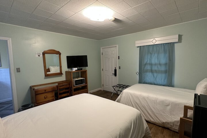 Room 33 of 61