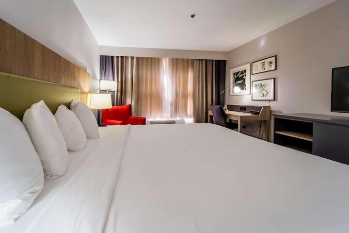 Room 10 of 18