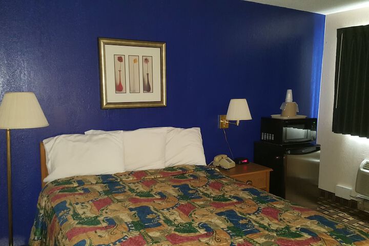 Room 11 of 20