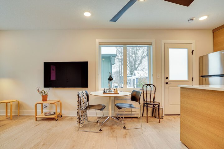 1 Mi to Carleton College: Wfh-friendly Apartment