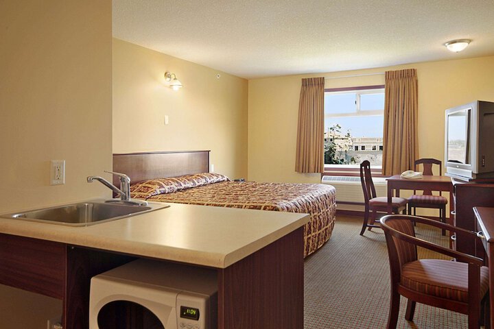 Super 8 by Wyndham Fort Saskatchewan