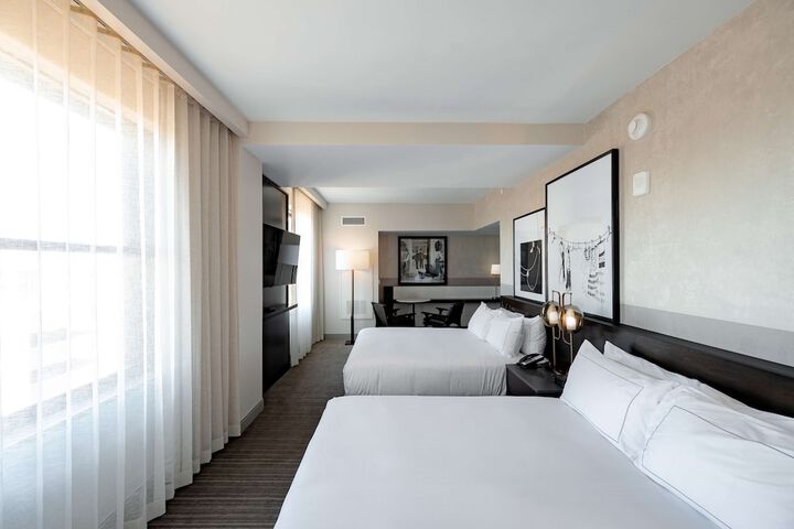 Hotel Fort Des Moines Curio Collection by Hilton