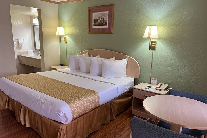Room 21 of 36