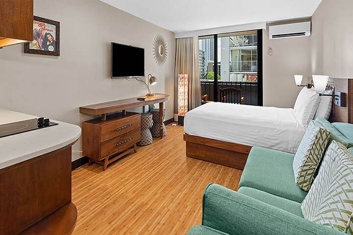 Room 35 of 61