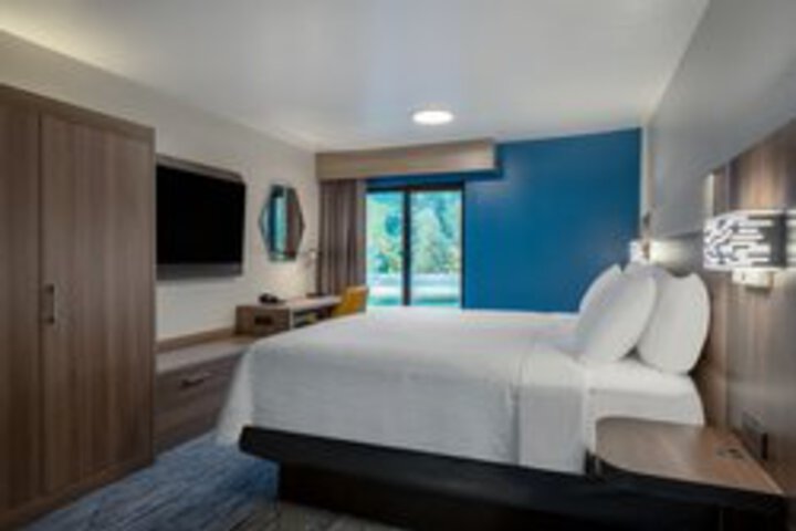 Room 81 of 245