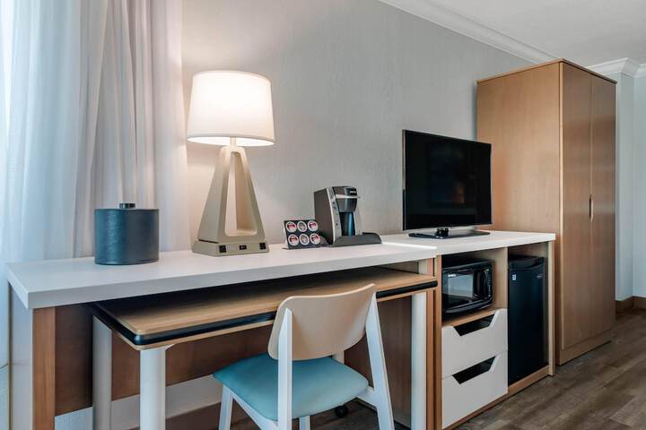 Dolphin Sands Clearwater Beach an Ascend Collection Hotel