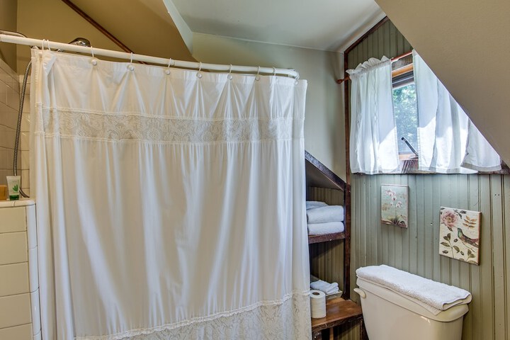 Room 13 of 32