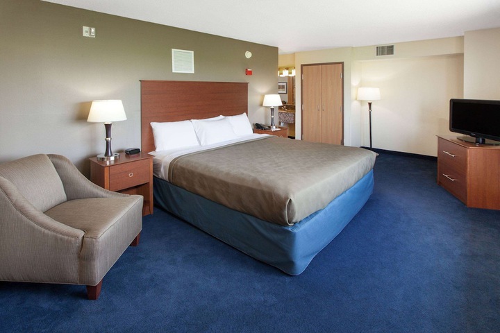 Room 28 of 34