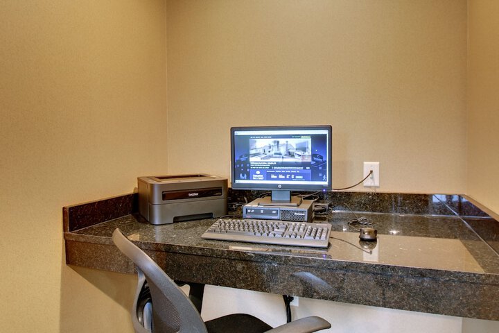 Business Center 45 of 47