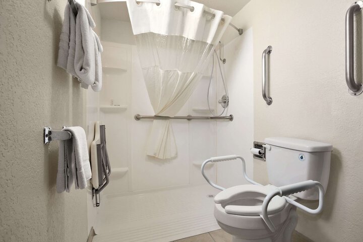 Travelodge by Wyndham Holbrook