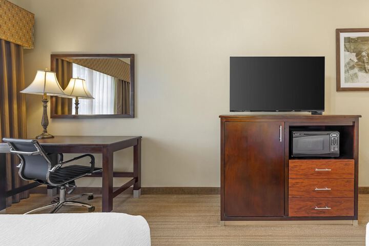 Best Western Plus Monica Royale Inn & Suites