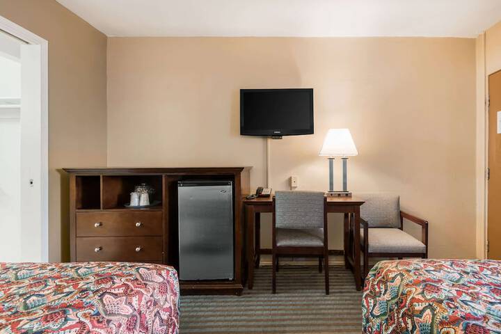 Room 8 of 25