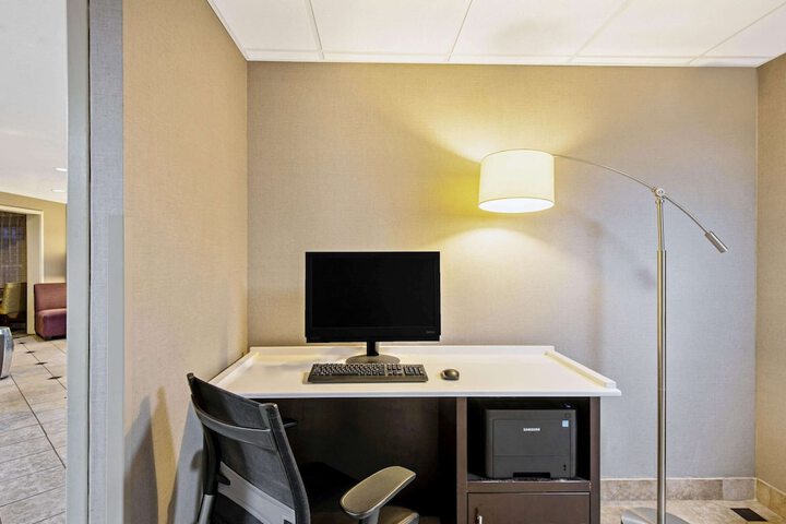 Business Center 27 of 28