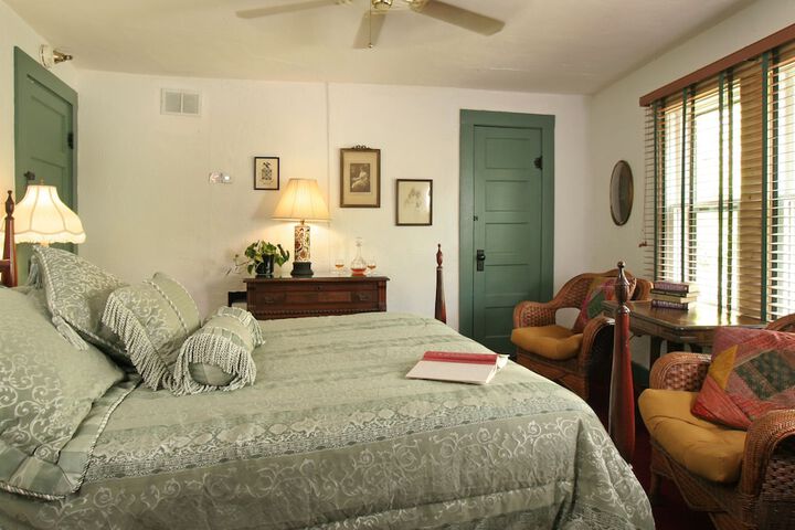 Room 163 of 196