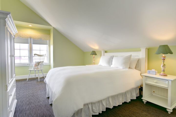 Room 33 of 62
