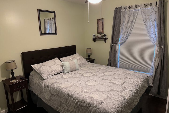 Room 5 of 16