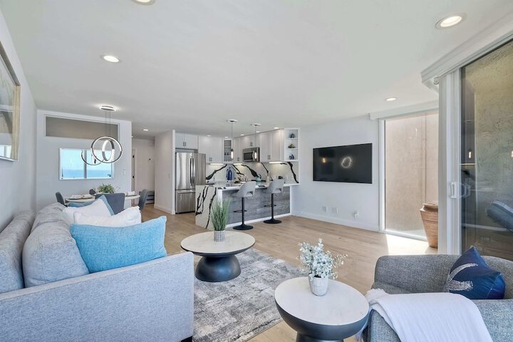 Solana Sunset Stunning Beachside Retreat for 4!