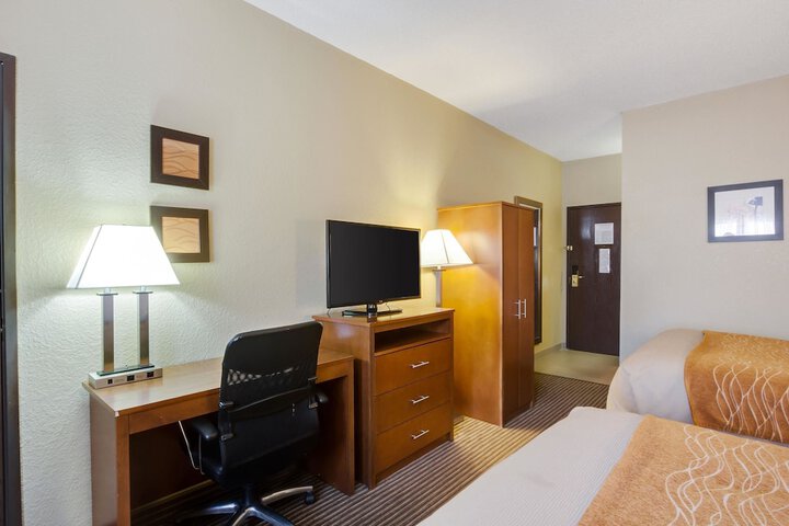 Room 9 of 38