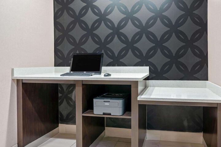 Business Center 53 of 54