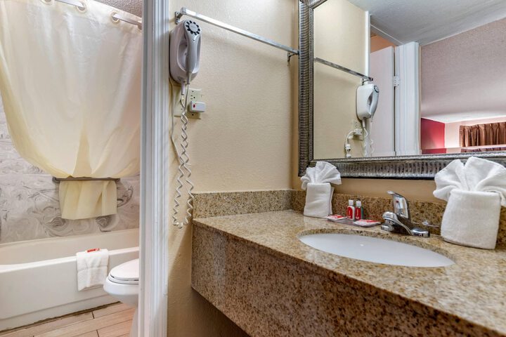 Econo Lodge Oxford near Choccolocco Park