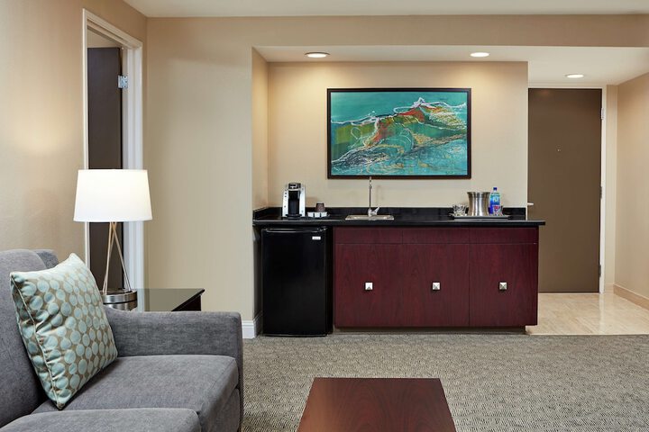 Lounge 41 of 50