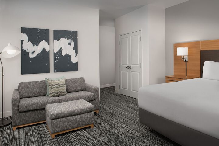 Room 16 of 38
