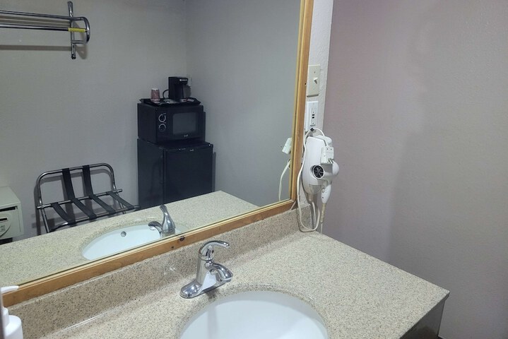 Room 6 of 15
