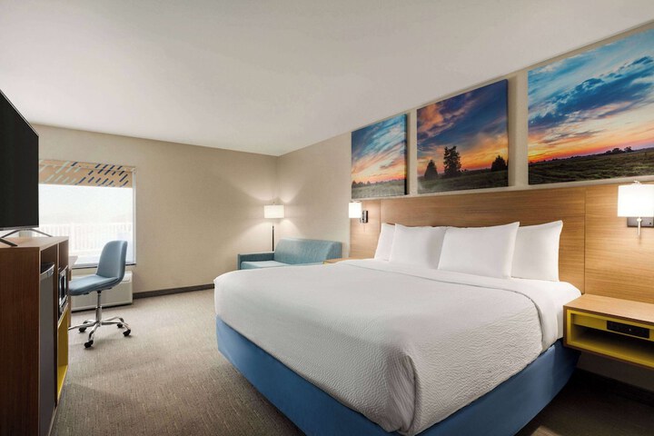 Days Inn by Wyndham Hillsboro