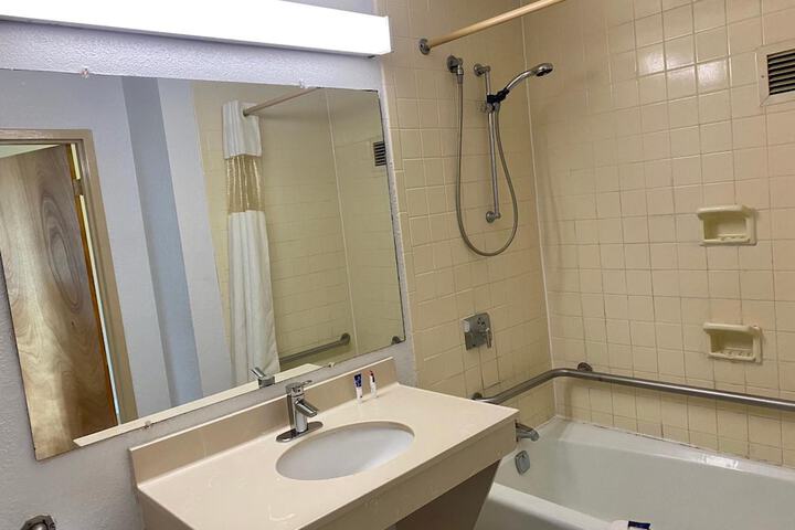 Room 32 of 52