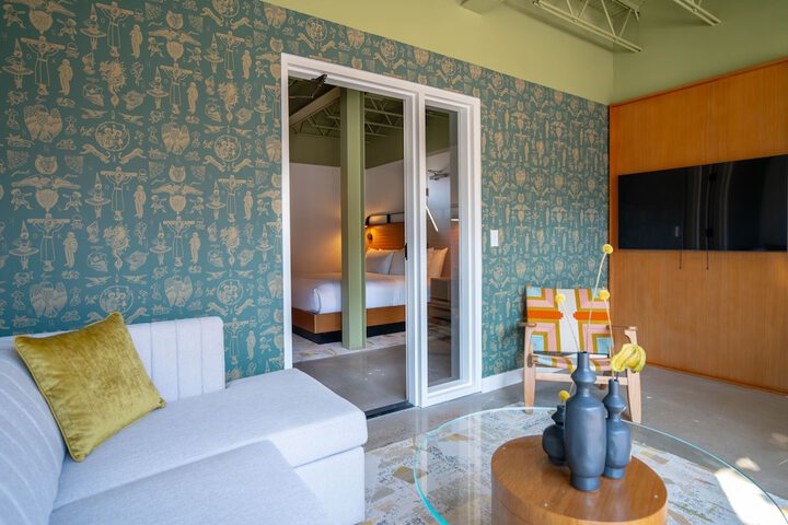 Room 28 of 115
