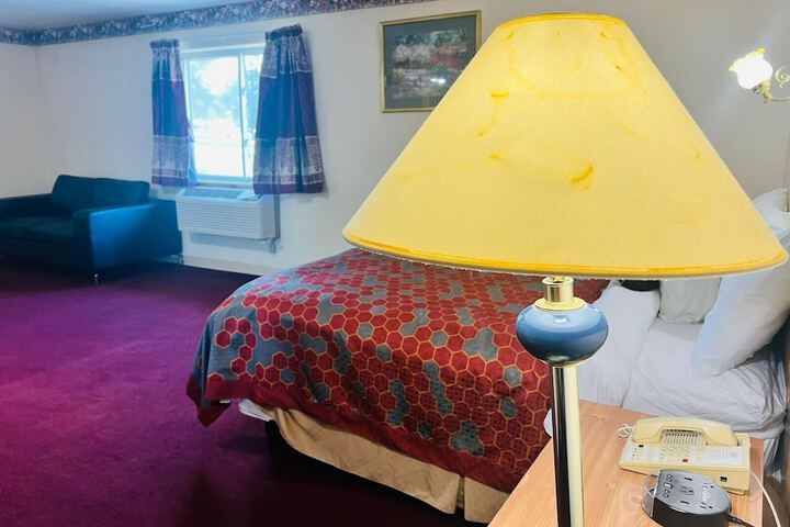 Villa Inn Motel Near Hwy 12 WI Capital O