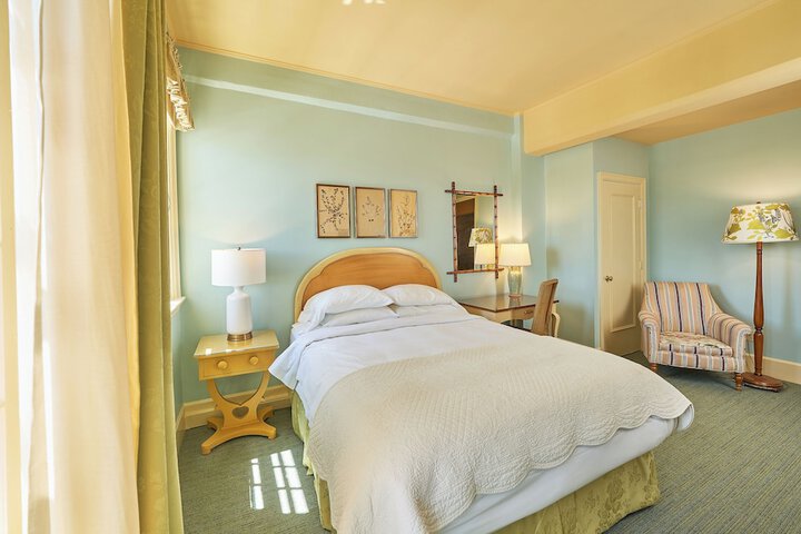 Room 48 of 70