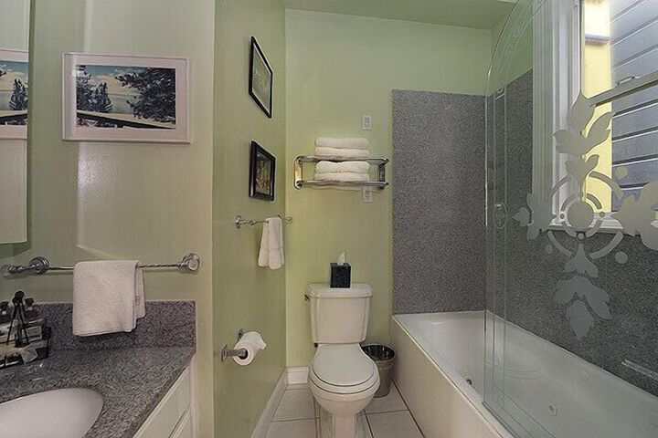 Room 9 of 35