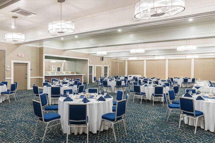 Ballroom/Hall 88 of 94