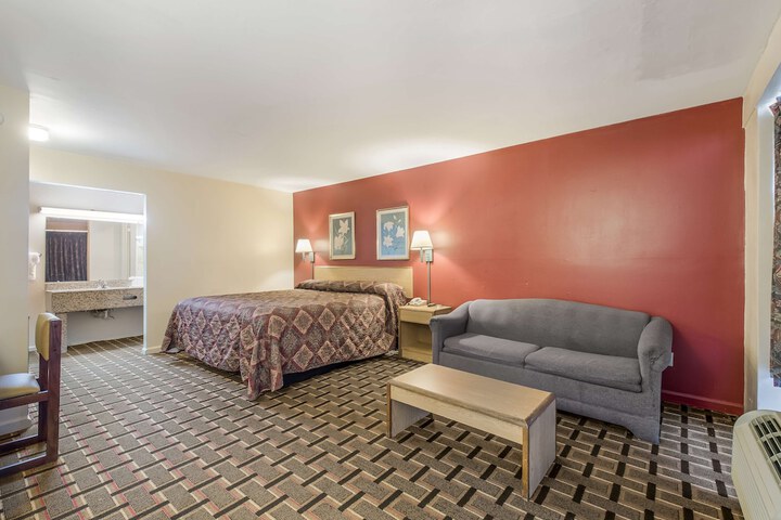 Room 18 of 27