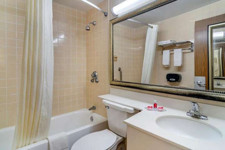 Perry Inn & Suites National Fairground I 75