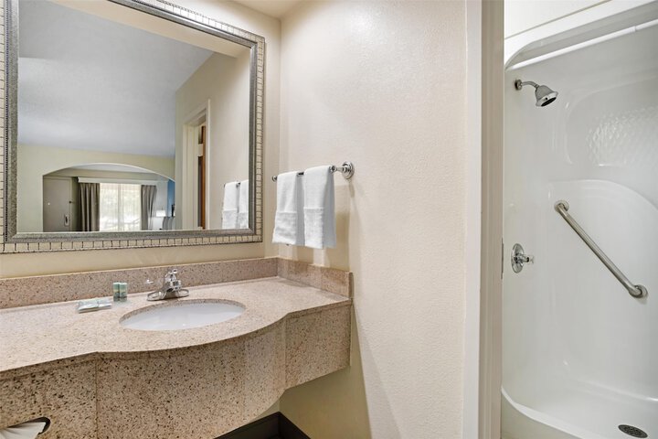 Best Western Inn & Suites - Monroe