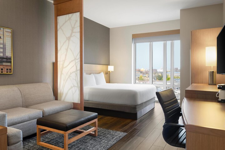 Hyatt Place Milwaukee / Downtown