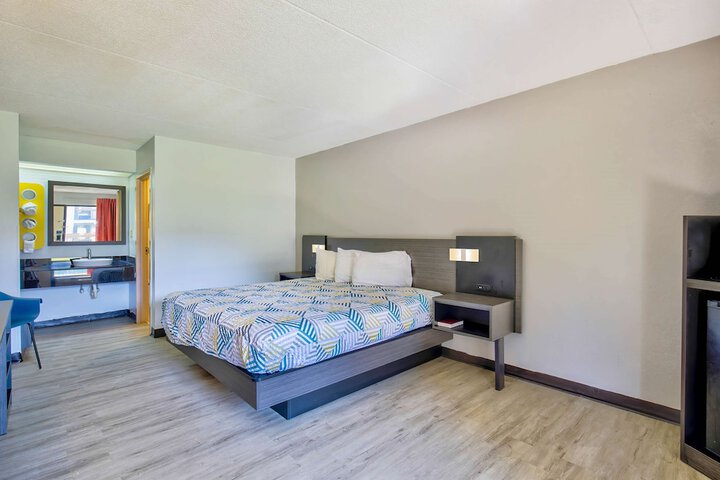 Room 21 of 25