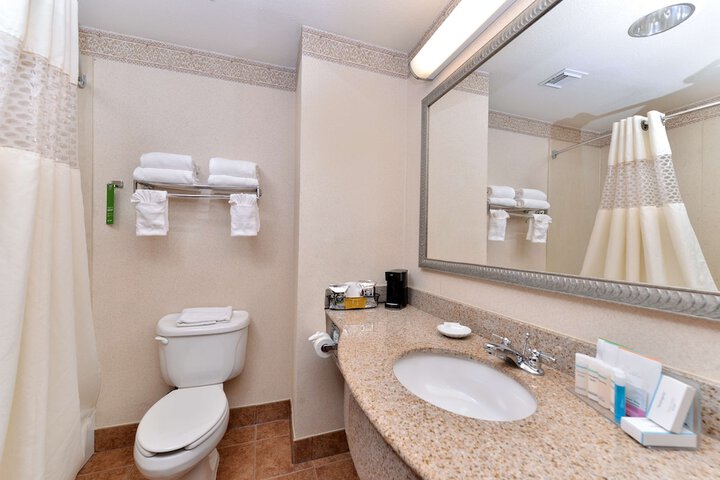 Room 10 of 34