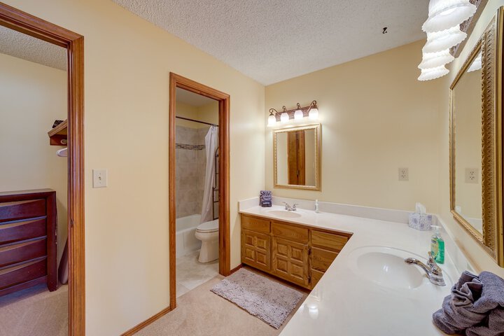 Quiet Oklahoma Home - Close to Golf Courses!