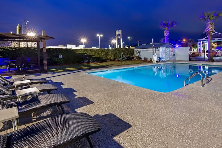 Pool 5 of 27