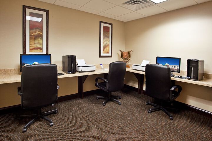 HOLIDAY INN EXPRESS & SUITES ZANESVILLE NORTH by IHG