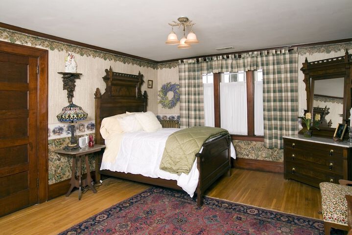 The Victorian Tudor Inn